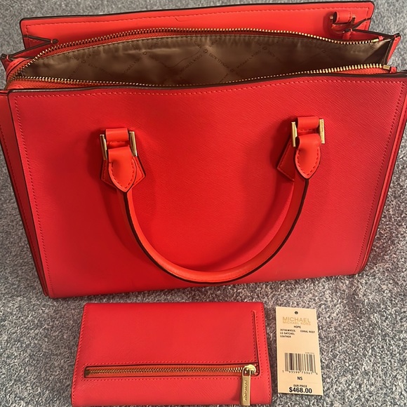 Cartera súper hermosa y en excelente condiciones Michael Kors bello color - Picture 4 of 4